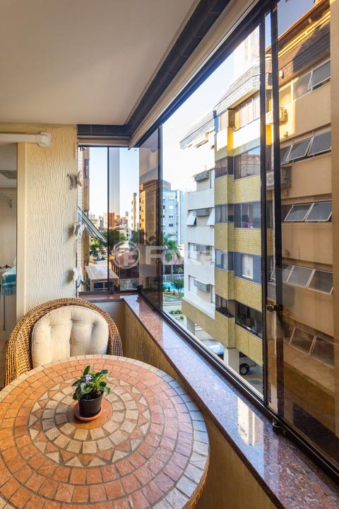 Apartamento à venda com 3 quartos, 110m² - Foto 7