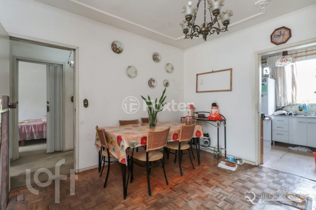 Casa à venda com 3 quartos, 236m² - Foto 2