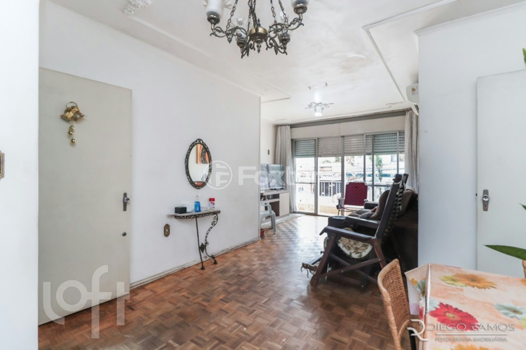 Casa à venda com 3 quartos, 236m² - Foto 1