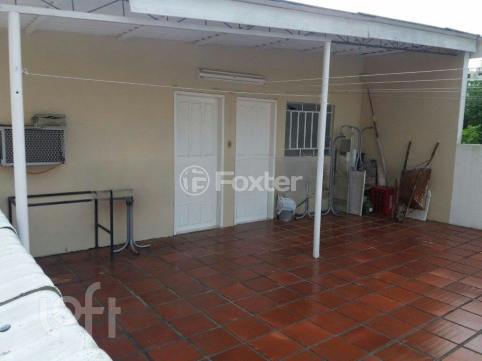 Casa à venda com 2 quartos, 240m² - Foto 2