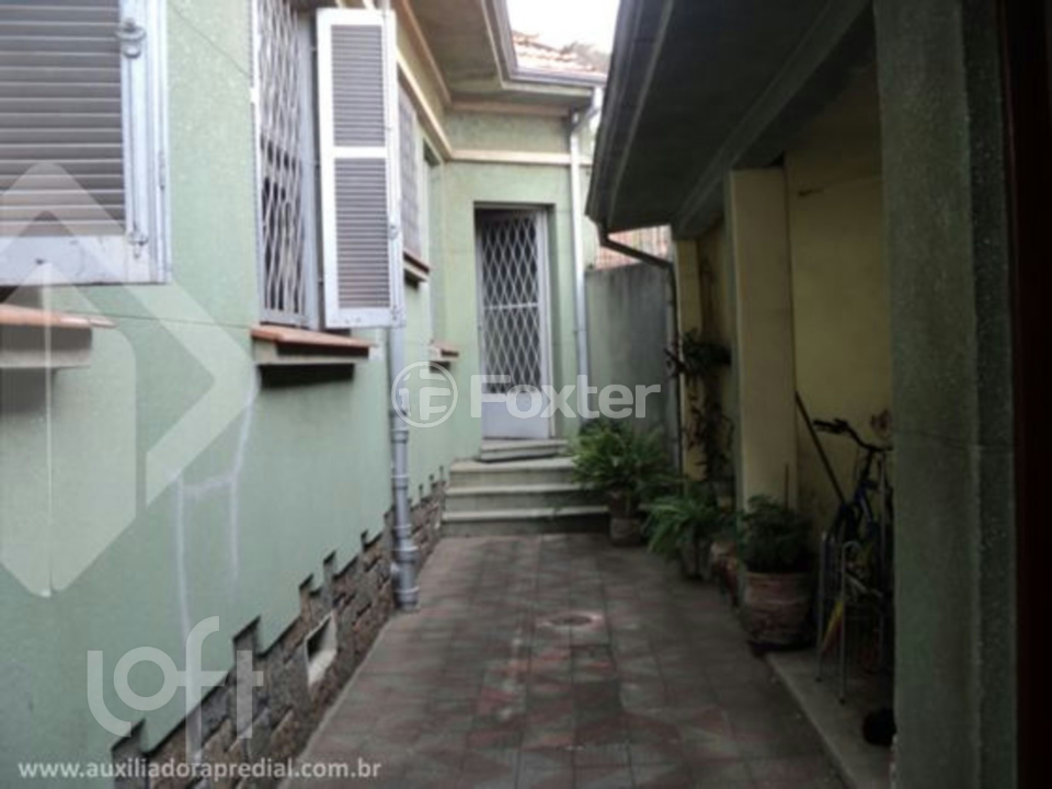 Casa à venda com 4 quartos, 228m² - Foto 3