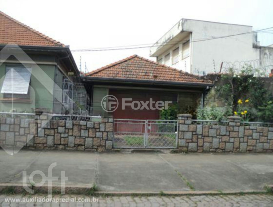 Casa à venda com 4 quartos, 228m² - Foto 1