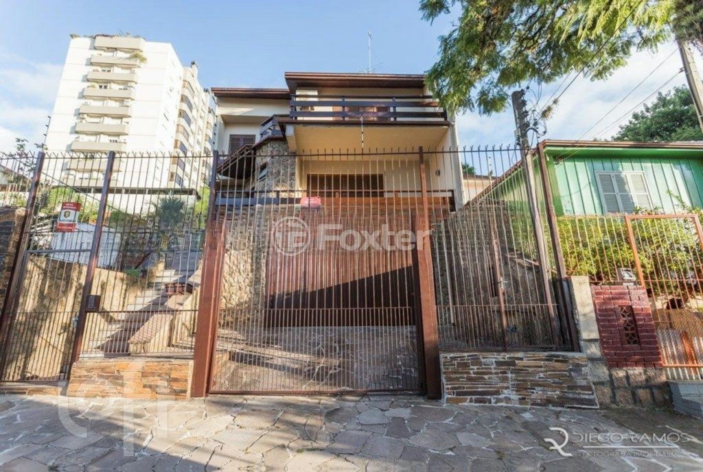 Casa à venda com 3 quartos, 300m² - Foto 1