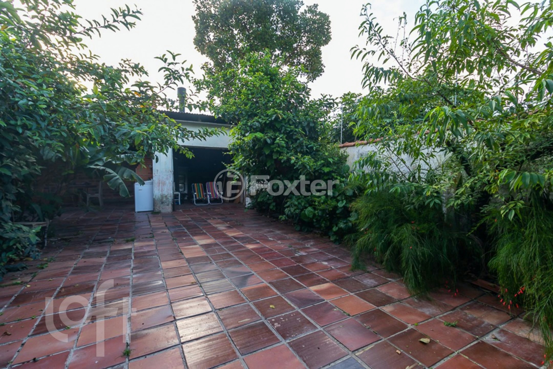 Casa à venda com 4 quartos, 96m² - Foto 1
