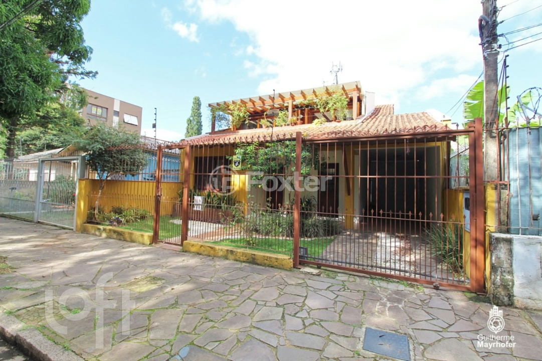 Casa à venda com 5 quartos, 260m² - Foto 2