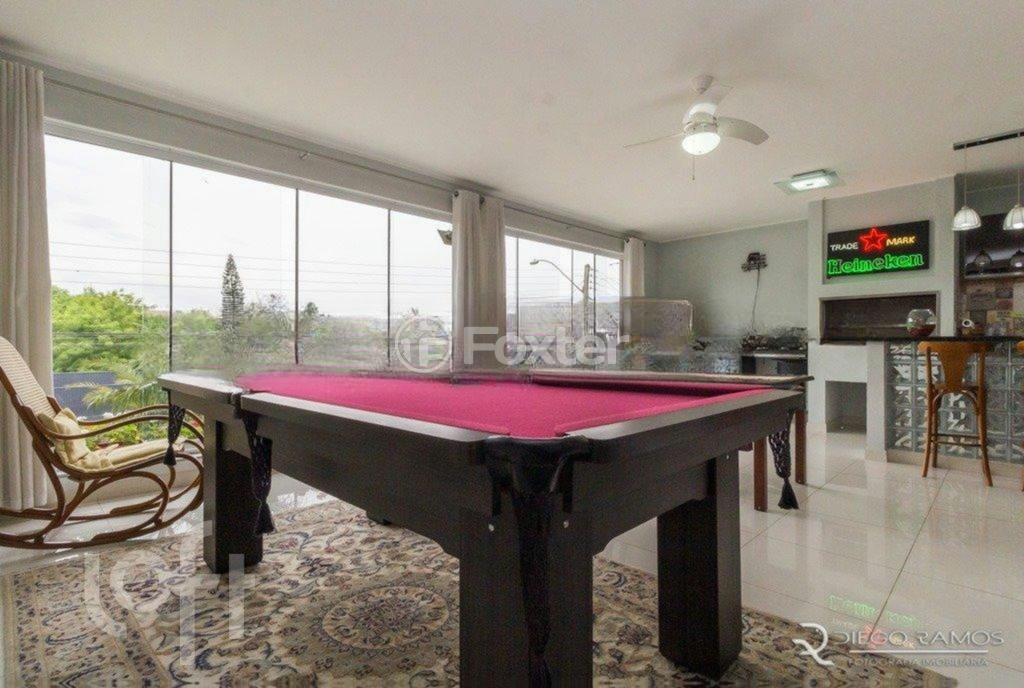 Casa à venda com 4 quartos, 244m² - Foto 2