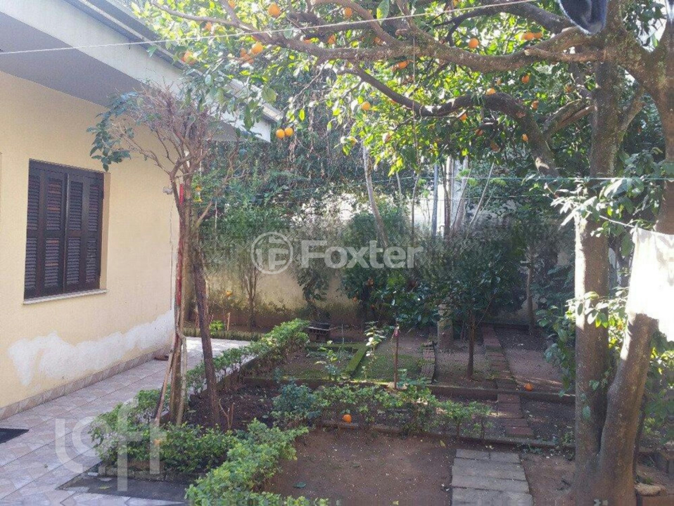 Casa à venda com 3 quartos, 230m² - Foto 1