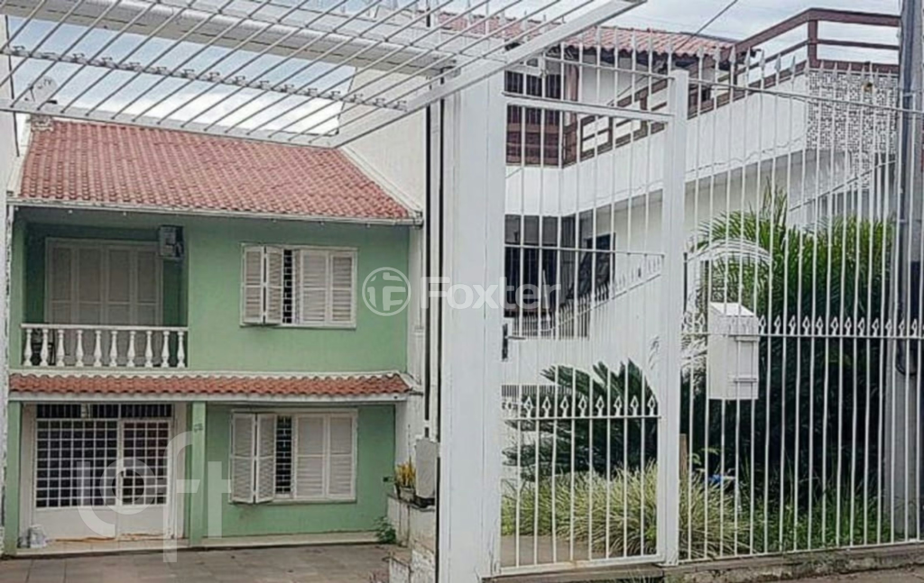 Casa à venda com 4 quartos, 239m² - Foto 1
