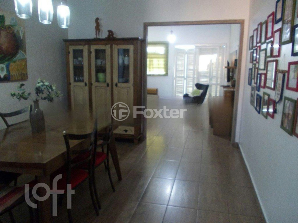 Casa à venda com 3 quartos, 210m² - Foto 2