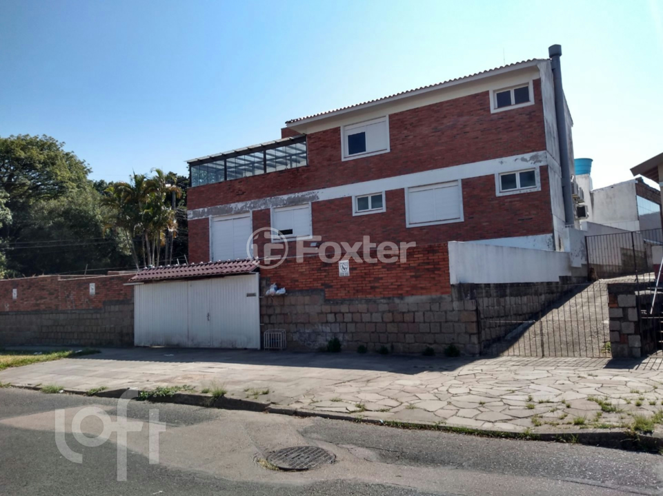 Casa à venda com 6 quartos, 321m² - Foto 1