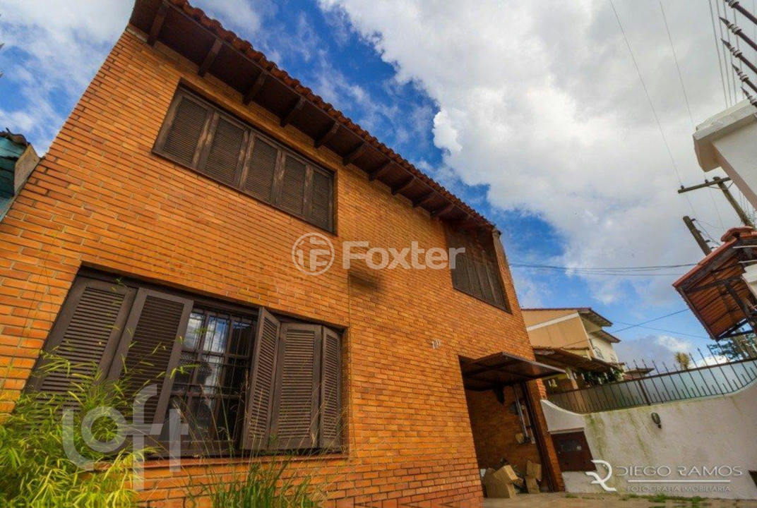 Casa à venda com 4 quartos, 250m² - Foto 1