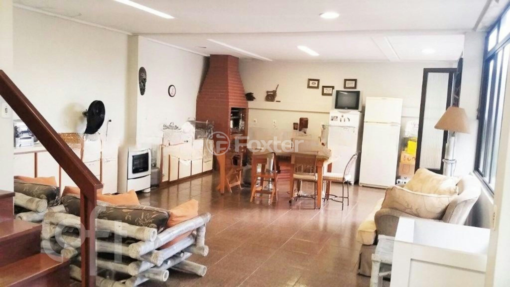Casa à venda com 4 quartos, 288m² - Foto 1