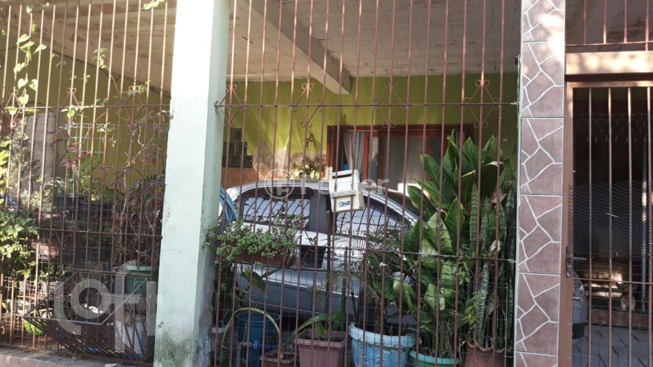 Casa à venda com 4 quartos, 285m² - Foto 1