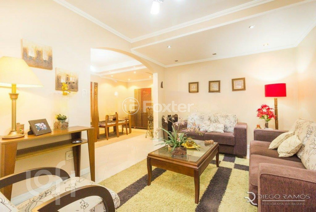 Casa à venda com 4 quartos, 220m² - Foto 1