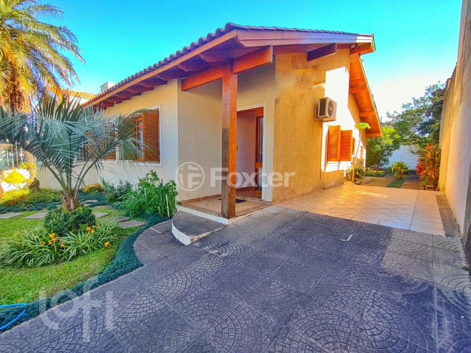 Casa à venda com 3 quartos, 99m² - Foto 1