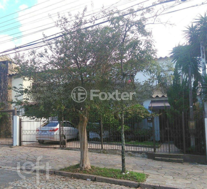 Casa à venda com 3 quartos, 300m² - Foto 1