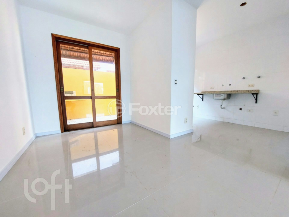 Casa à venda com 3 quartos, 98m² - Foto 2