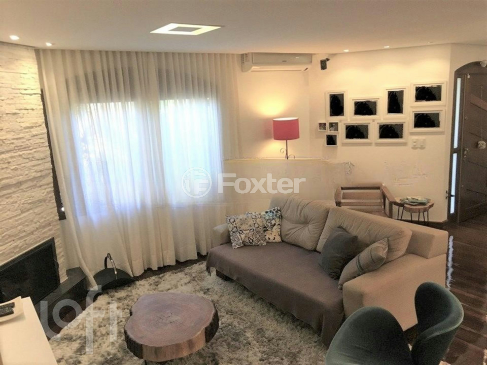 Casa à venda com 4 quartos, 271m² - Foto 1