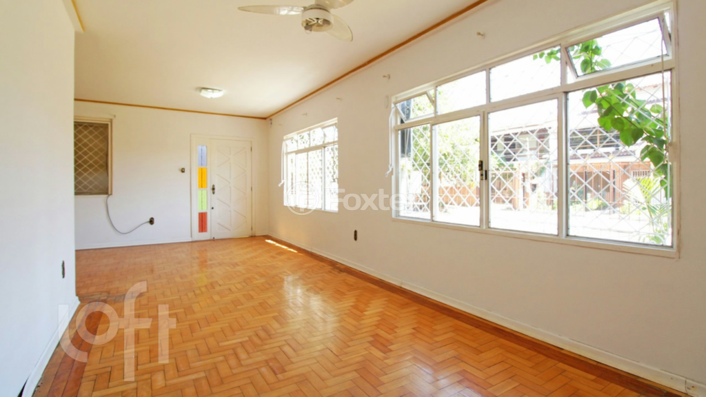 Casa à venda com 4 quartos, 217m² - Foto 1