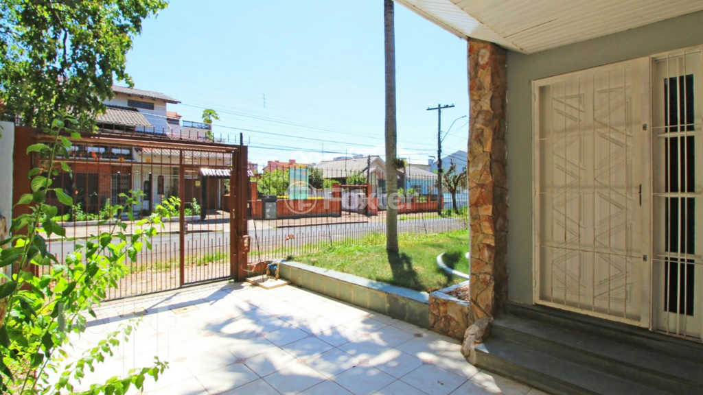 Casa à venda com 4 quartos, 217m² - Foto 3