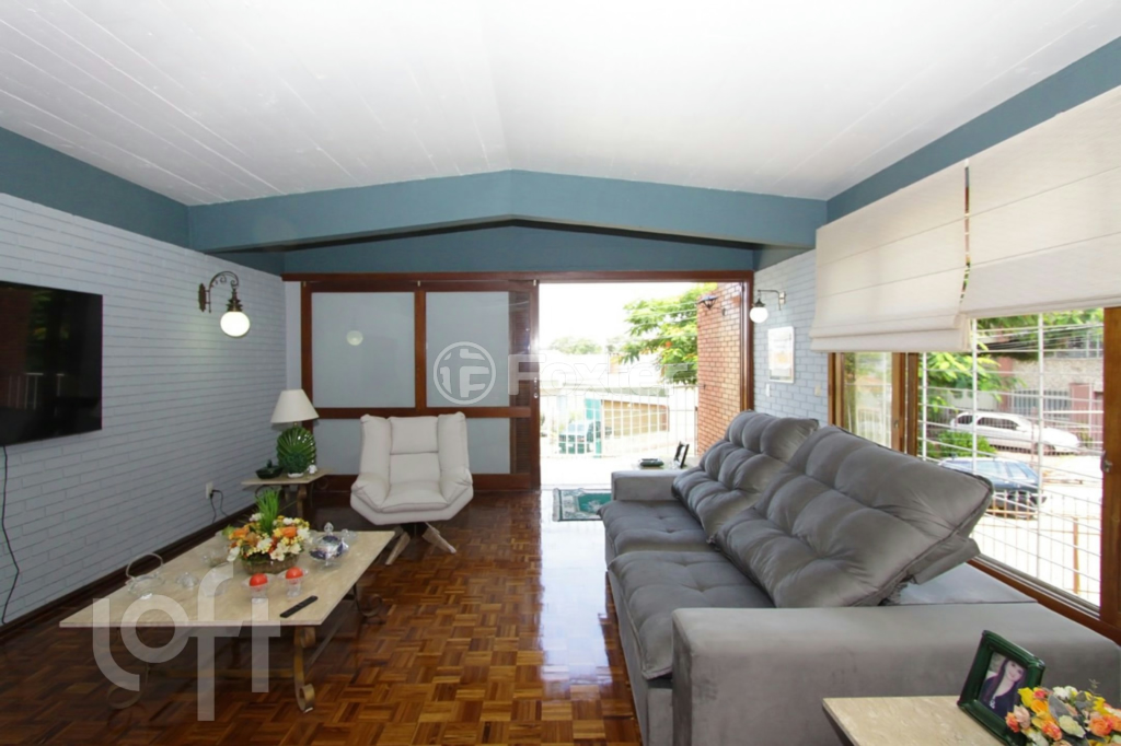 Casa à venda com 3 quartos, 214m² - Foto 1