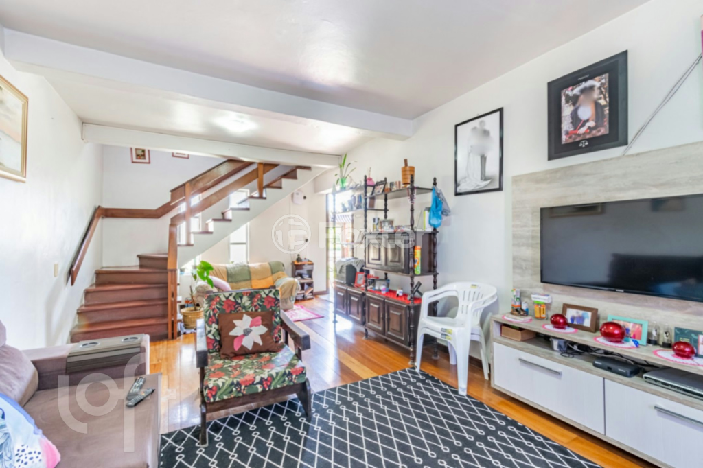 Casa à venda com 3 quartos, 216m² - Foto 1