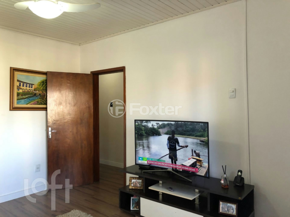 Casa à venda com 3 quartos, 77m² - Foto 1