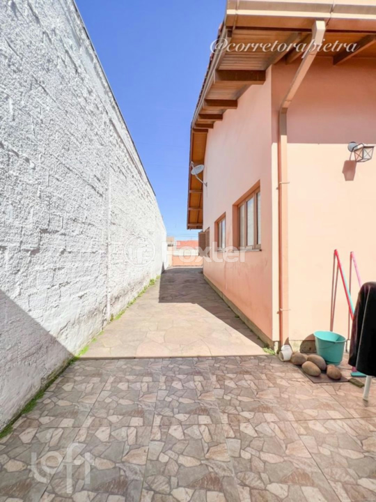 Casa à venda com 3 quartos, 84m² - Foto 1