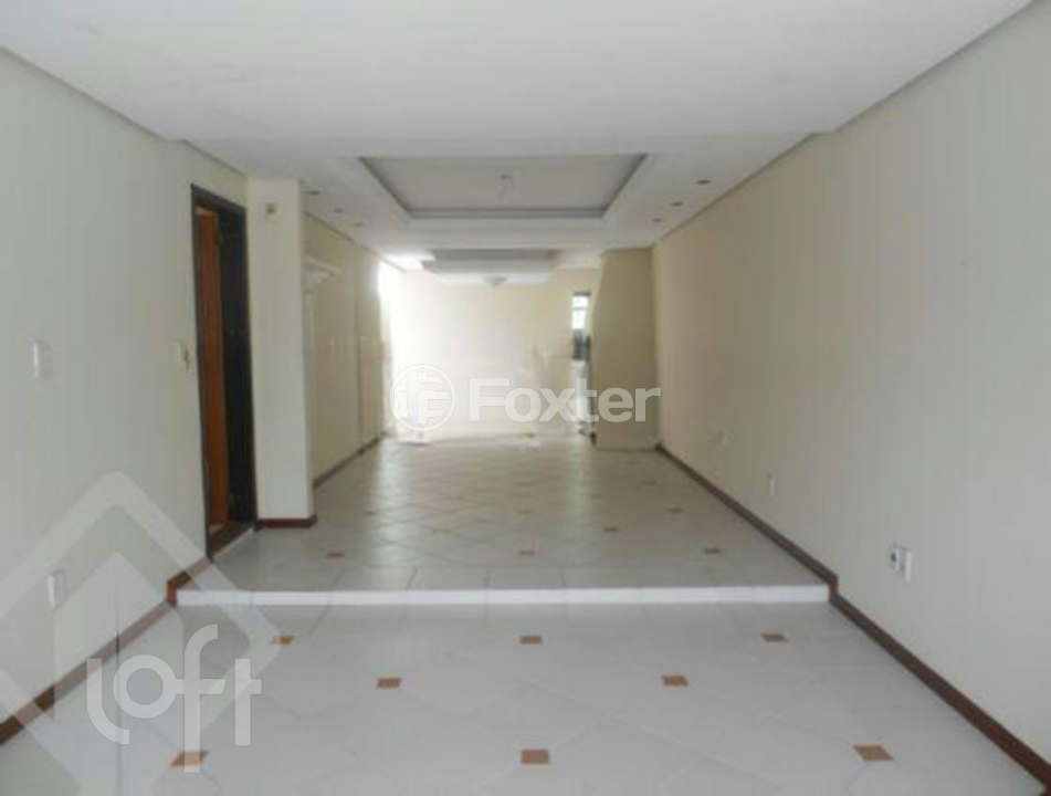Casa à venda com 4 quartos, 220m² - Foto 2