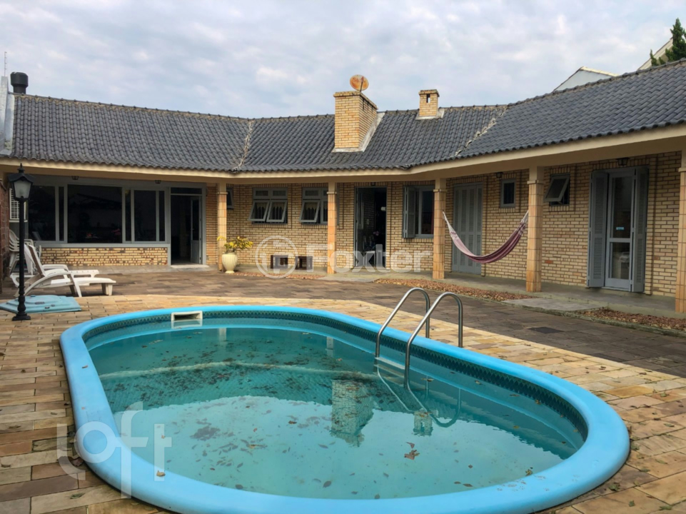 Casa à venda com 5 quartos, 235m² - Foto 1