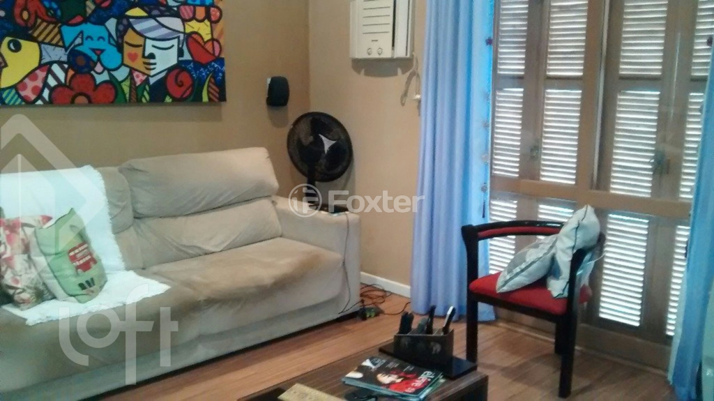Casa à venda com 3 quartos, 70m² - Foto 1