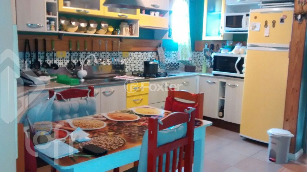 Casa à venda com 3 quartos, 70m² - Foto 2