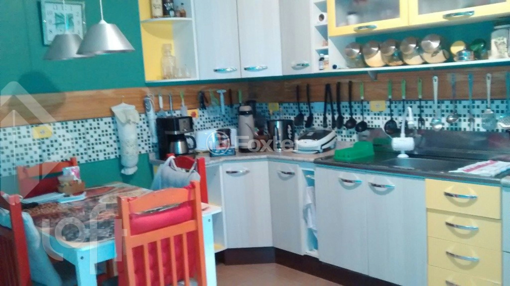 Casa à venda com 3 quartos, 70m² - Foto 4