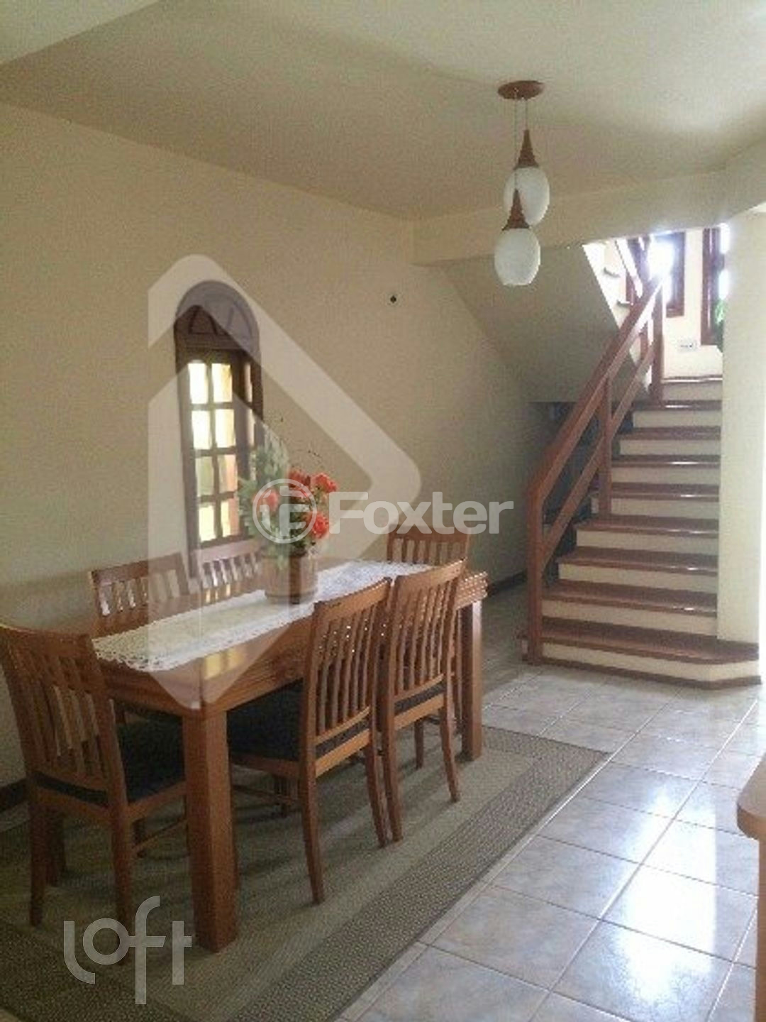 Casa à venda com 3 quartos, 244m² - Foto 1