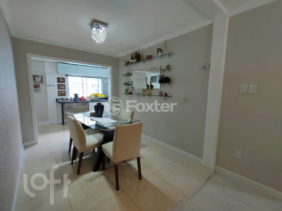 Casa à venda com 4 quartos, 230m² - Foto 1