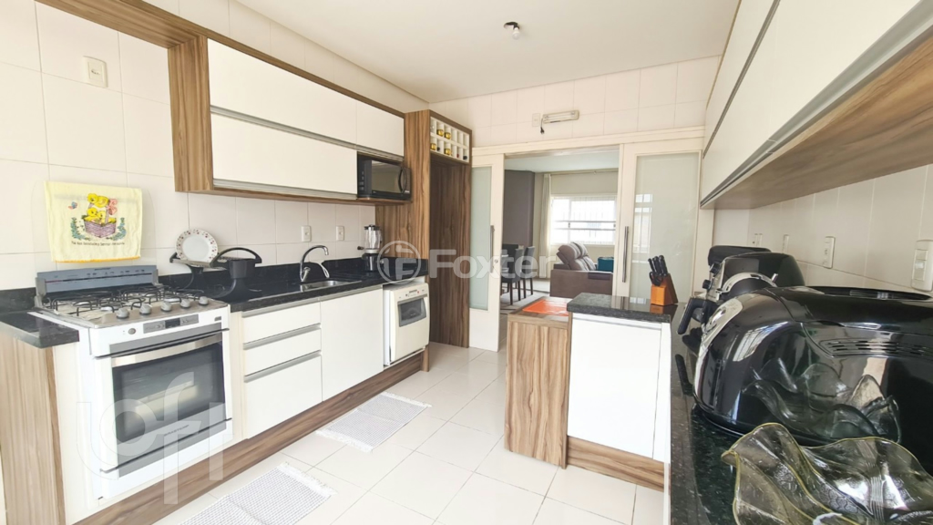 Casa à venda com 4 quartos, 270m² - Foto 1