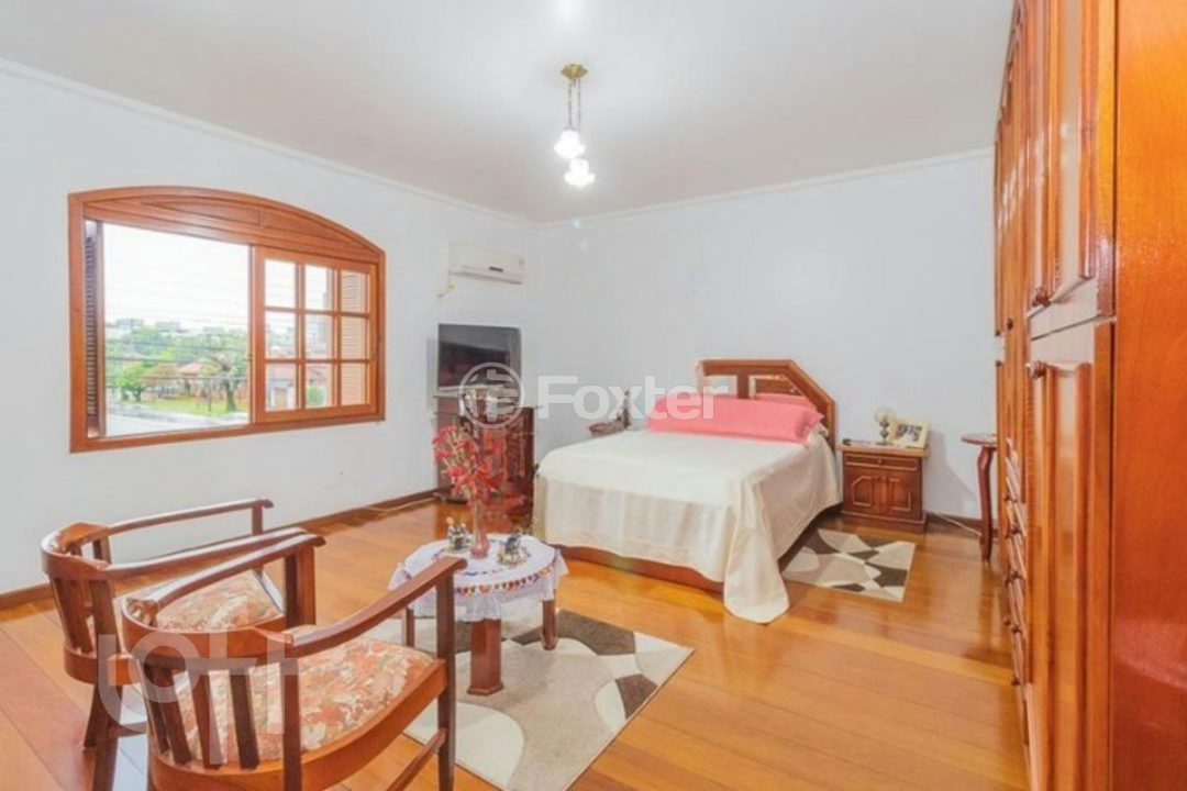 Casa à venda com 3 quartos, 248m² - Foto 1