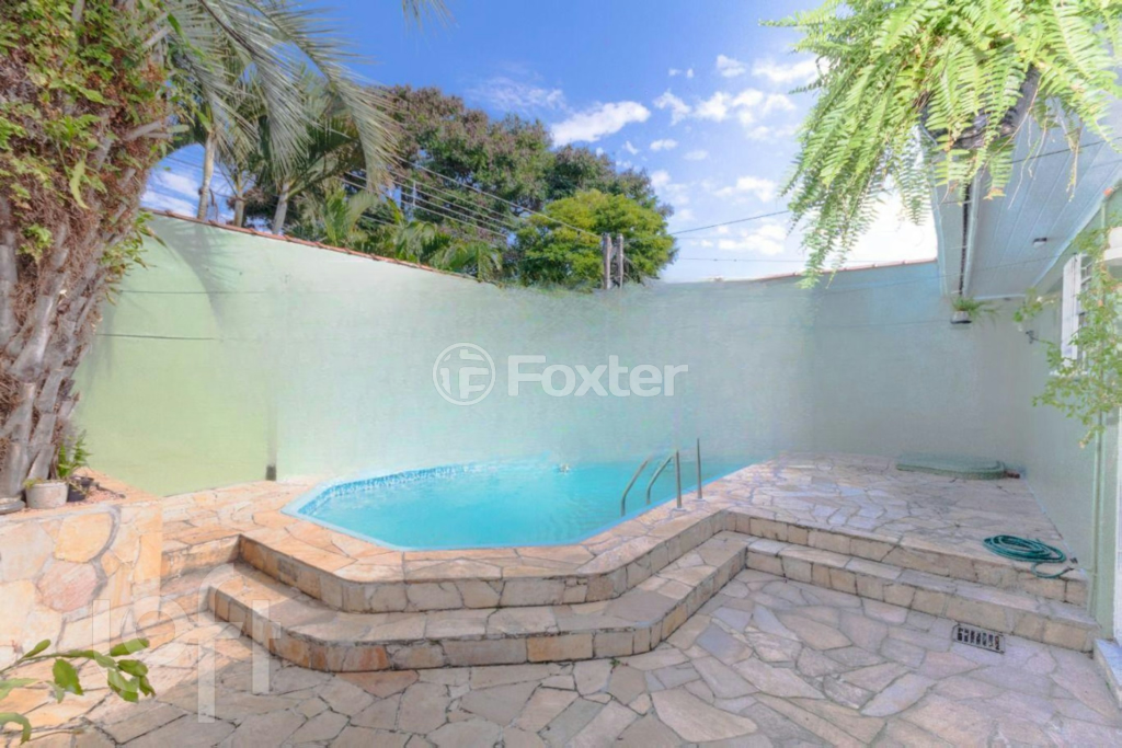 Casa à venda com 3 quartos, 220m² - Foto 2