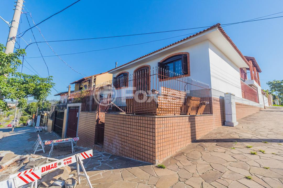Casa à venda com 3 quartos, 380m² - Foto 1