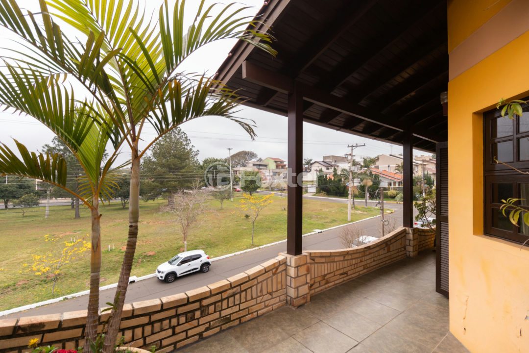 Casa à venda com 4 quartos, 405m² - Foto 1