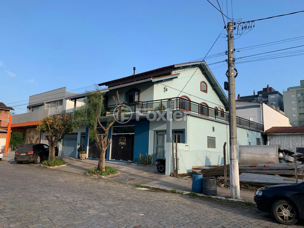 Casa à venda com 4 quartos, 300m² - Foto 1