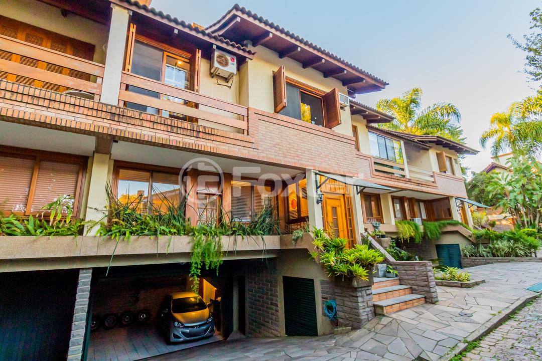 Casa de Condomínio à venda com 3 quartos, 216m² - Foto 2