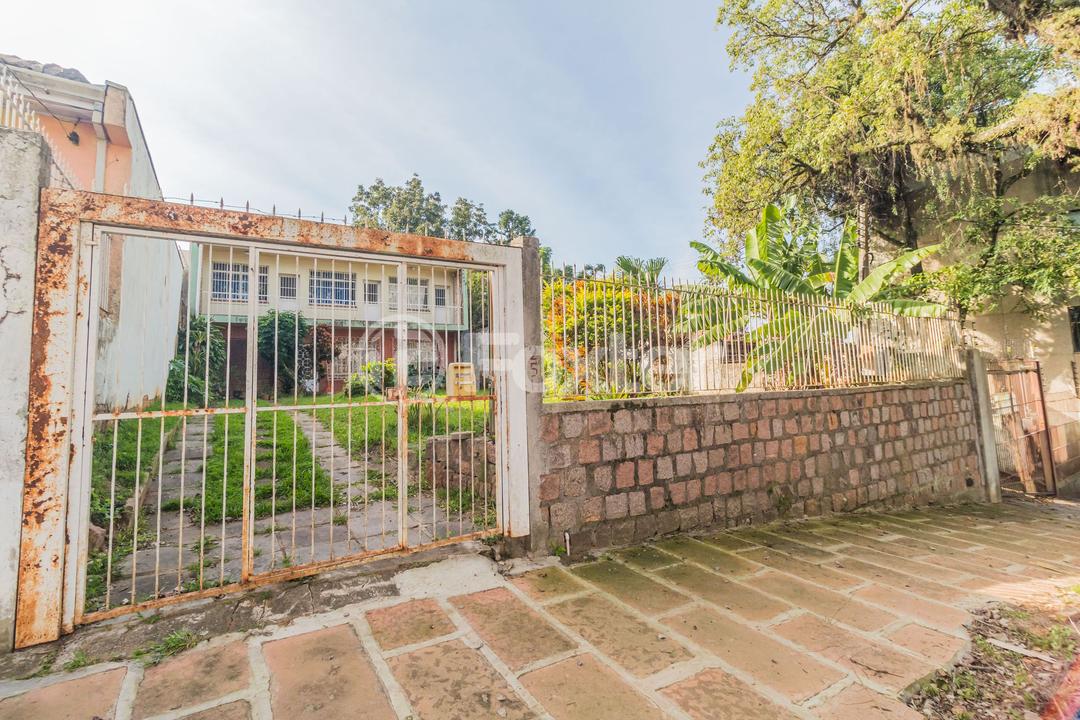 Casa à venda com 4 quartos, 242m² - Foto 1