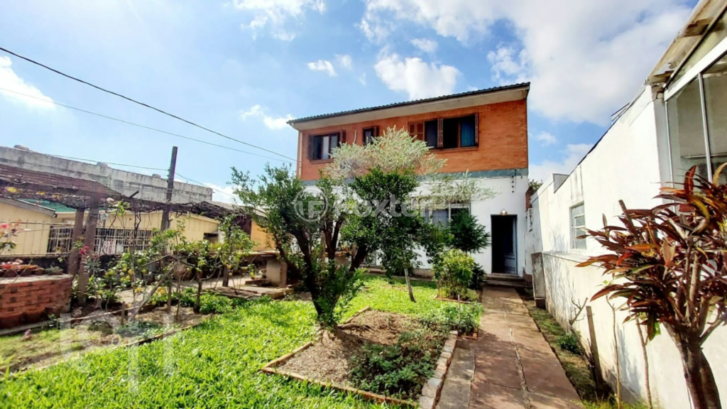 Casa à venda com 3 quartos, 292m² - Foto 1