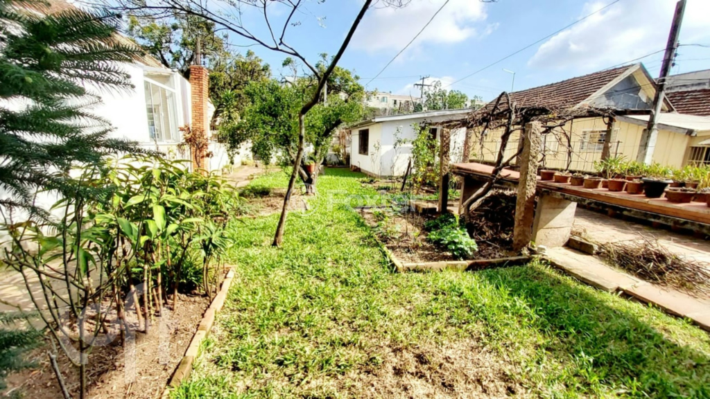 Casa à venda com 3 quartos, 292m² - Foto 2