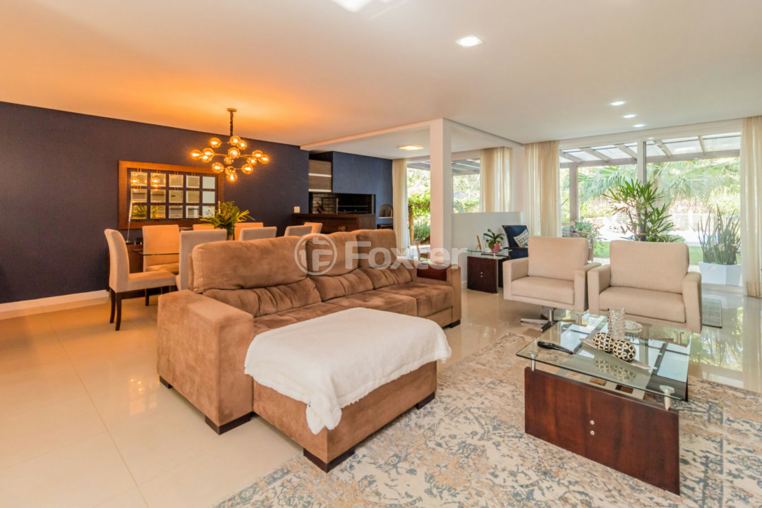 Casa de Condomínio à venda com 4 quartos, 297m² - Foto 1