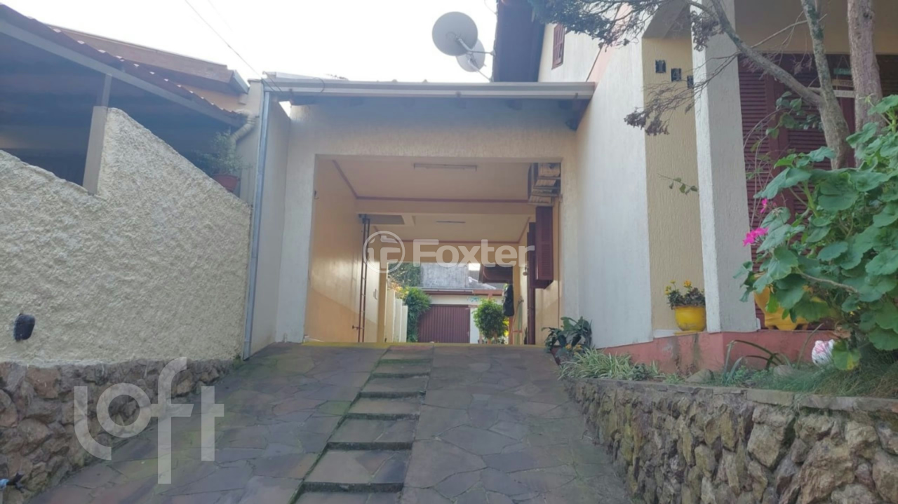 Casa à venda com 3 quartos, 216m² - Foto 2