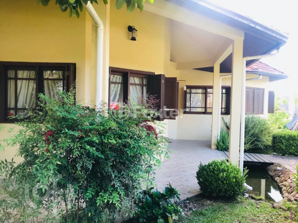 Casa de Condomínio à venda com 3 quartos, 370m² - Foto 1