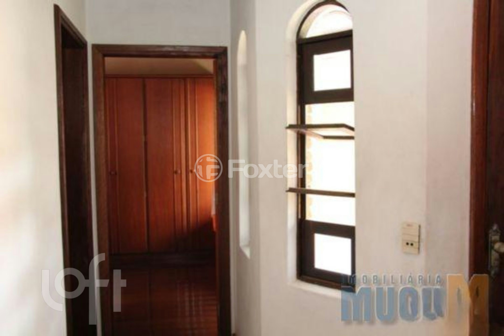Casa à venda com 4 quartos, 249m² - Foto 1