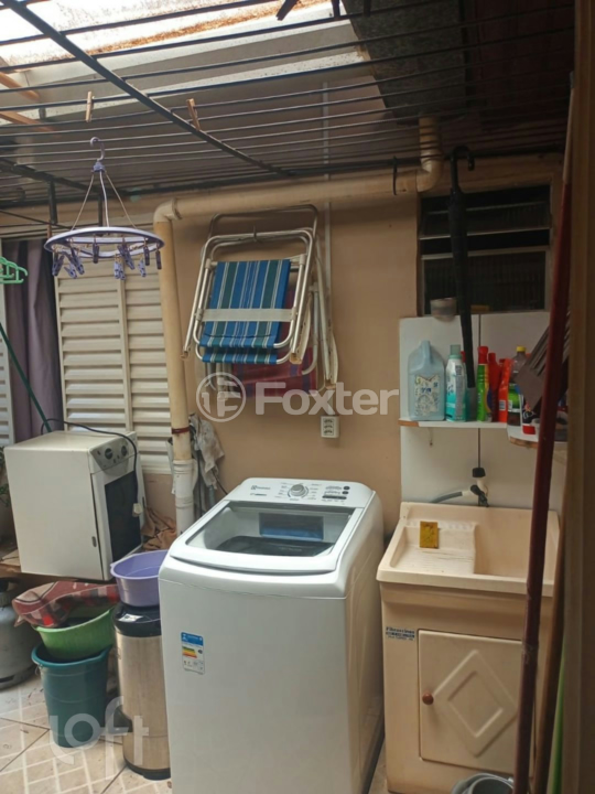 Casa à venda com 2 quartos, 60m² - Foto 4